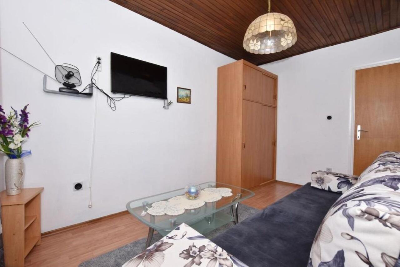 Apartment Rene Omiš Exteriör bild