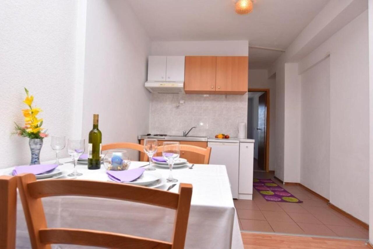 Apartment Rene Omiš Exteriör bild
