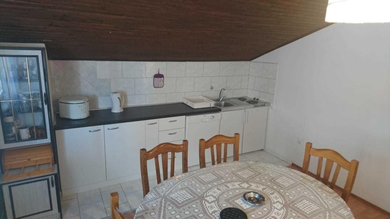 Apartment Rene Omiš Exteriör bild