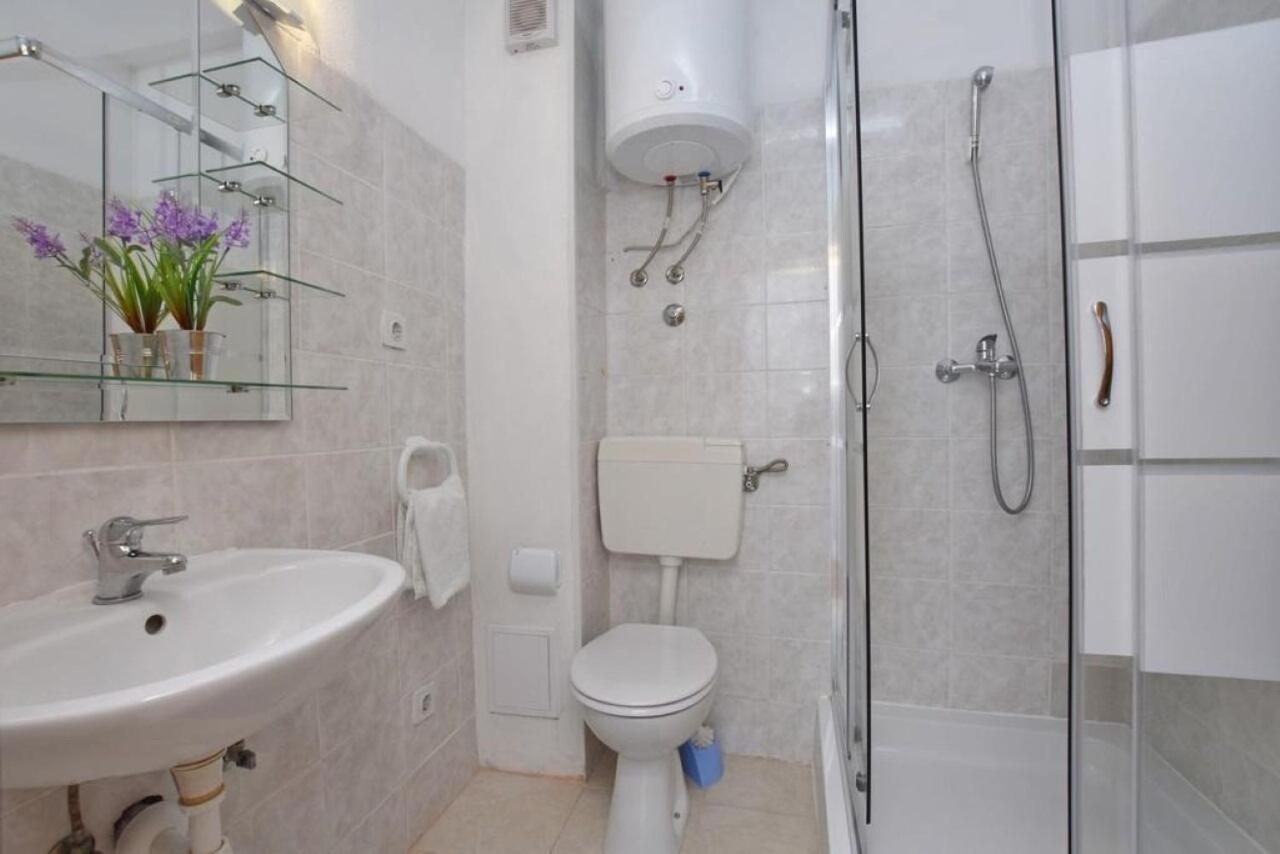 Apartment Rene Omiš Exteriör bild