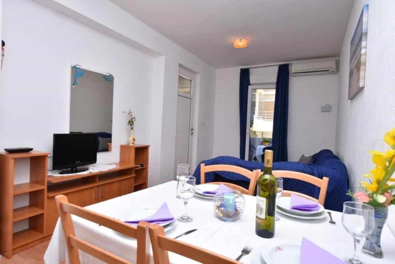 Apartment Rene Omiš Exteriör bild