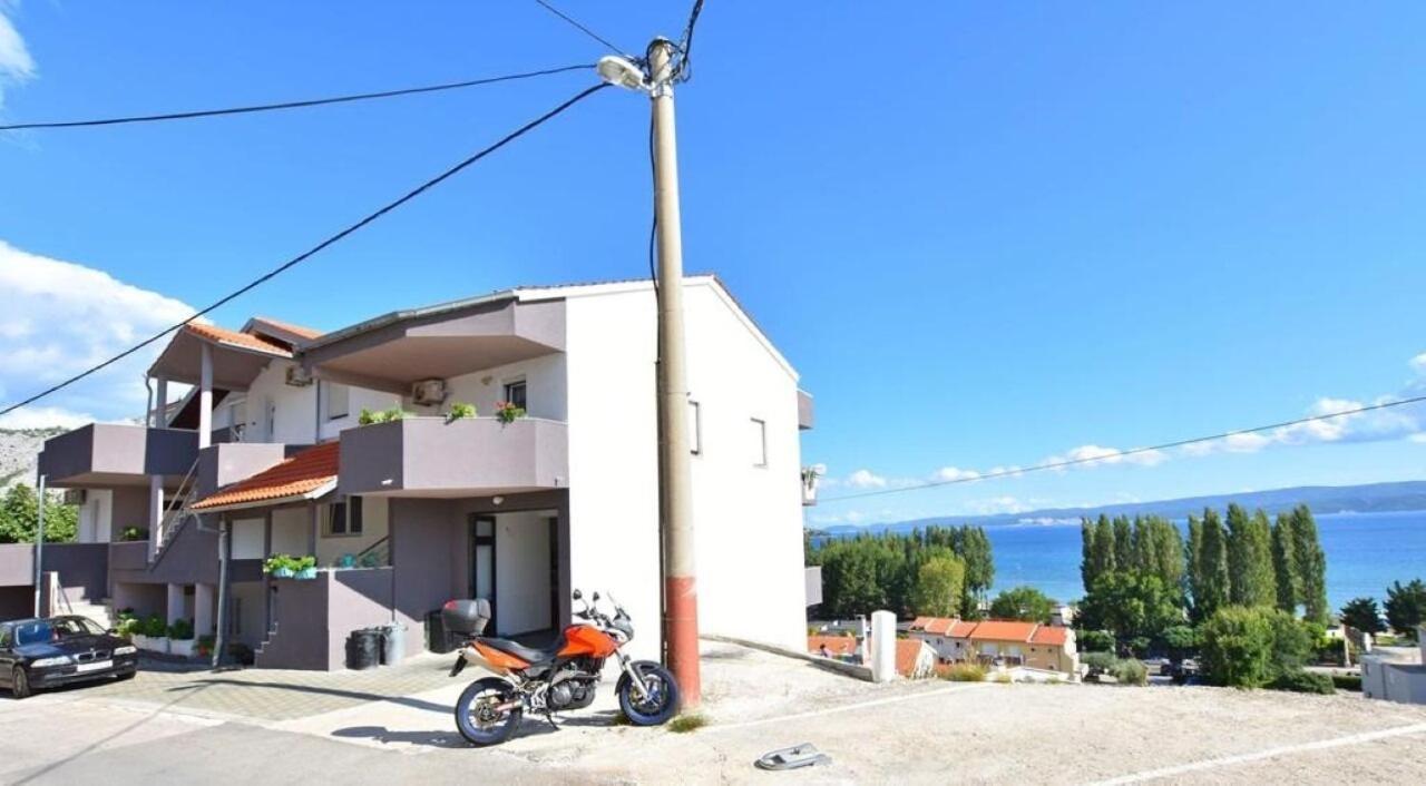 Apartment Rene Omiš Exteriör bild