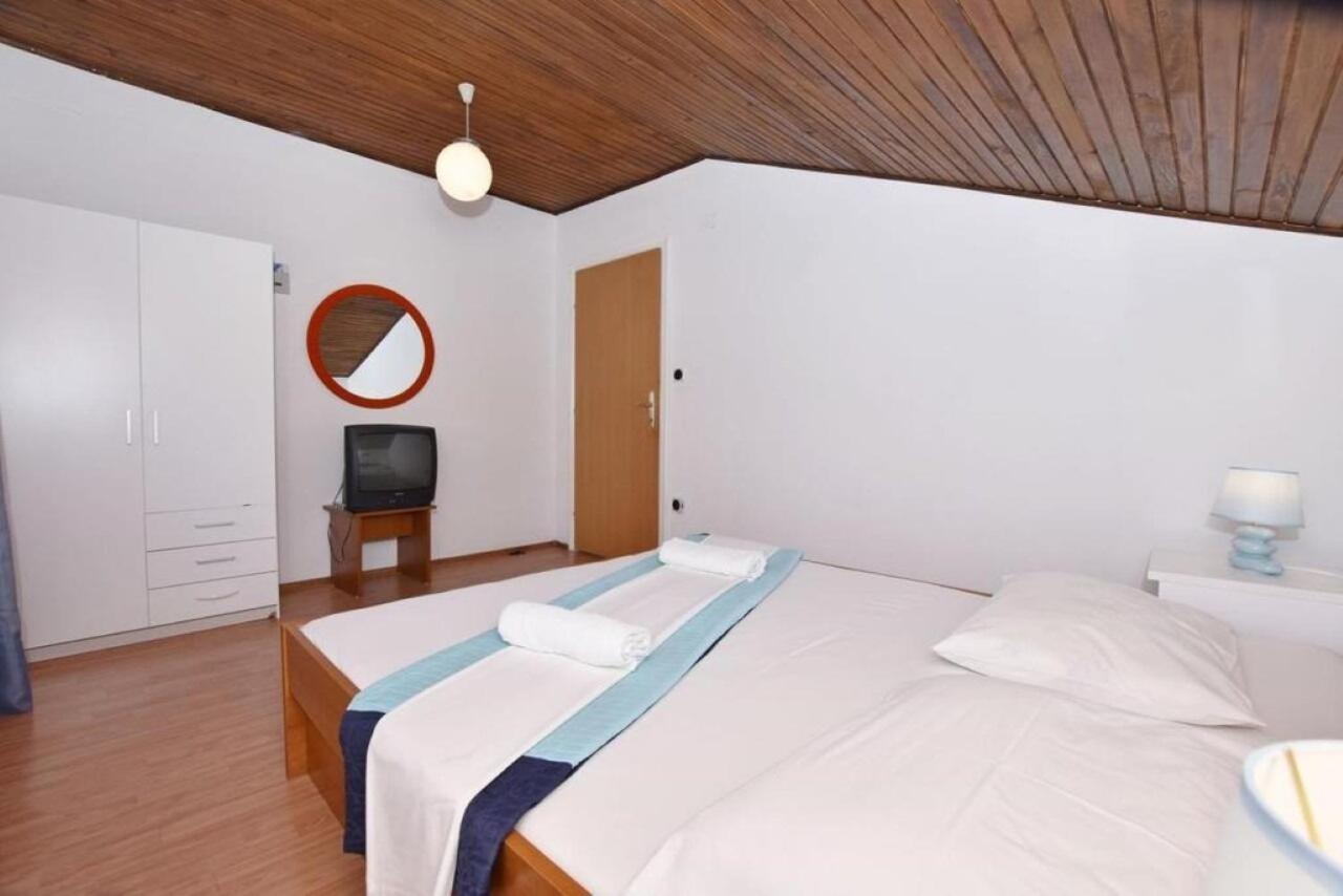 Apartment Rene Omiš Exteriör bild